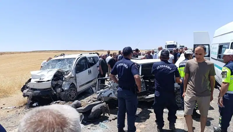 Otomobil ile Hafif Ticari Araç Çarpıştığında Yaşanan Feci Kaza: 4 Kayıp, 1 Yaralı