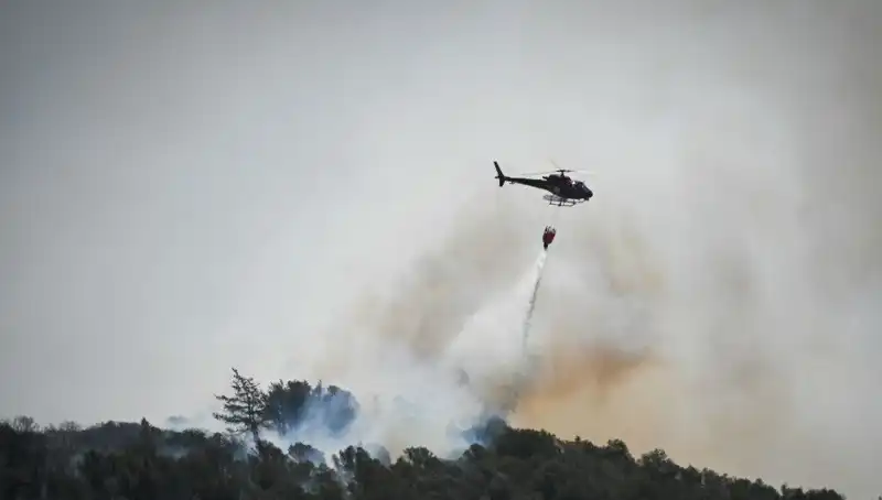Fransa'nın Marsilya Havalimanı, Orman Yangınları Nedeniyle Kapatıldı