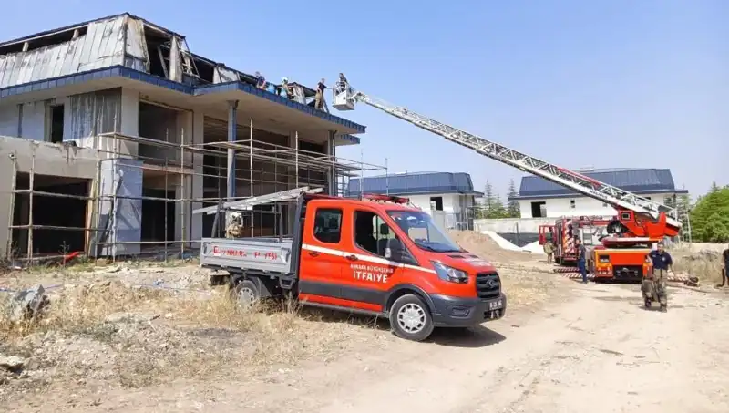 Ankara Gölbaşı'nda Villaları Tehdit Eden Yangın: Ekipler Seferber Oldu