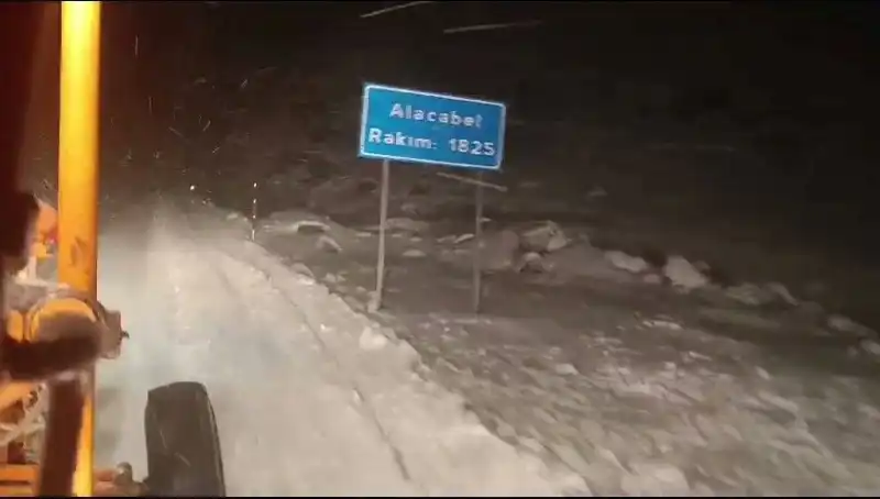 Antalya'da Nisan Ayında Yaşanan Beklenmedik Kar Yağışı Şaşırttı