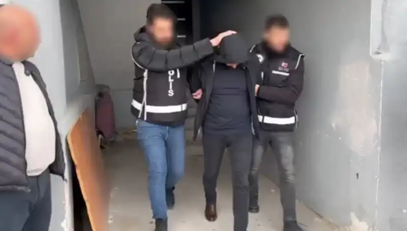 Dört İlde Dört Çeteye Dev Operasyon! Silah ve El Bombaları Ele Geçirildi