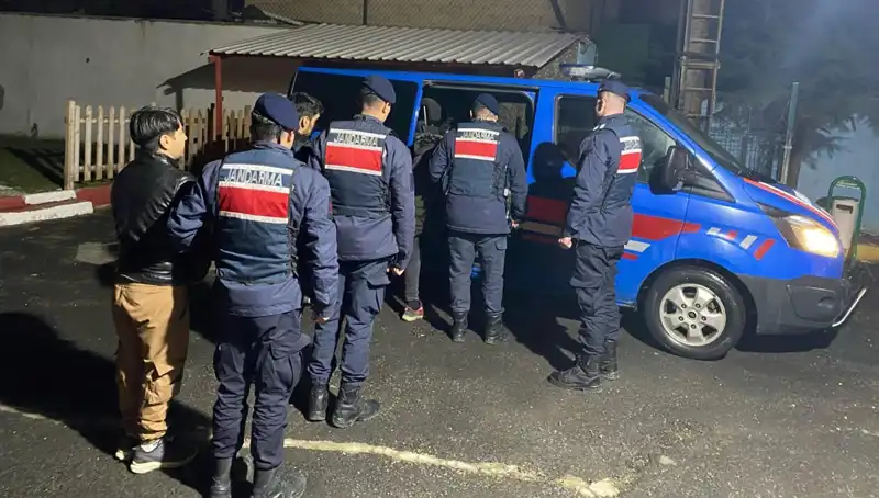 Edirne’de 17 Düzensiz Göçmen Yakalandı: Sınır Güvenliği Artırıldı