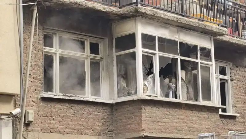 Bursa'da Yangın Korkutan Anlar: 2 Katlı Ev Alev Alev Yandı