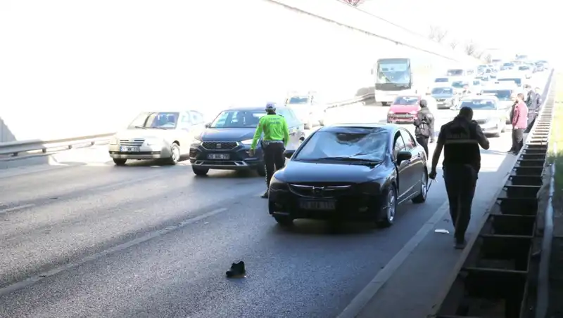 Polisten Kaçan Genç, Üst Geçitten Atlayarak Kaçmayı Denedi