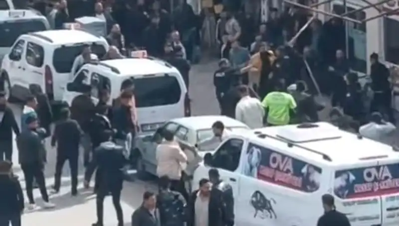 Erciş’te Taşlı Sopalı Kavga: Mahallede Gergin Anlar ve Gözaltılar