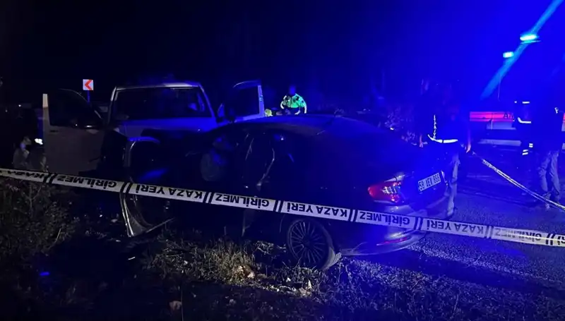 Minibüs Ters Şeritte Hızla Giderek Kazaya Neden Oldu: 1 Ölü, 8 Yaralı