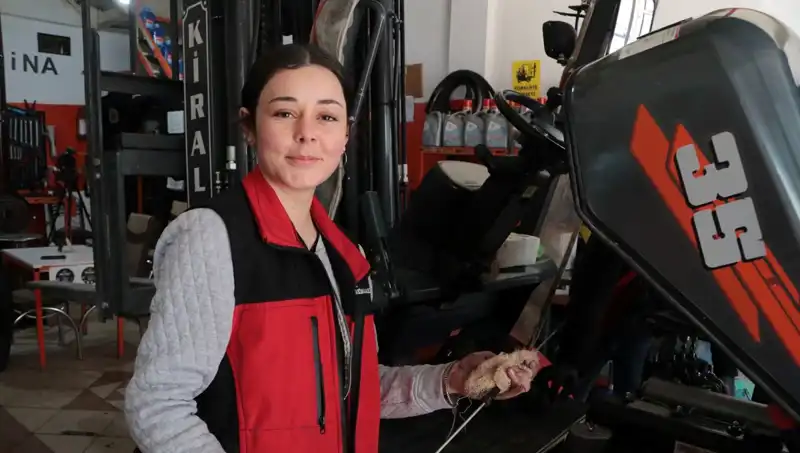 Sanayinin Tek Kadın Çalışanı Melike Hanım: Forklift Servisinde Umut ve Azim