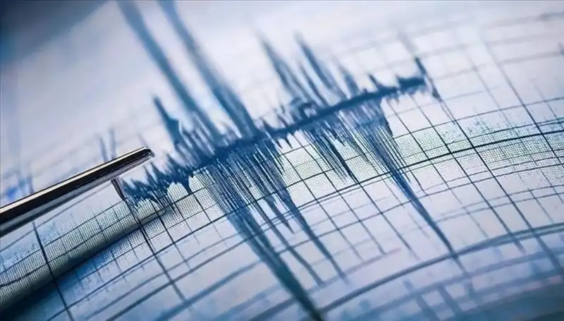 Ege Bölgesi'nde 3 Şiddetinde Deprem! Neler Oluyor?
