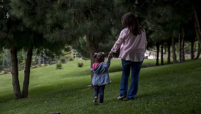 Yargıtay'dan Çarpıcı Karar: Koruyucu Aile ve Annelik İlişkisi Üzerine Yeni Düzenleme