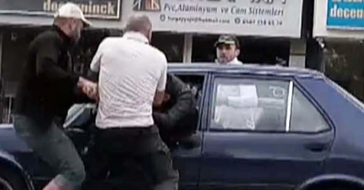 Afyonkarahisar’da Şok Olay: Sürücüyü Camdan Çekip Dövdüler!