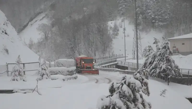 Bolu Dağı'nda Kar Yağışı: Kış Turizmi İçin Fırsatlar ve Zorluklar