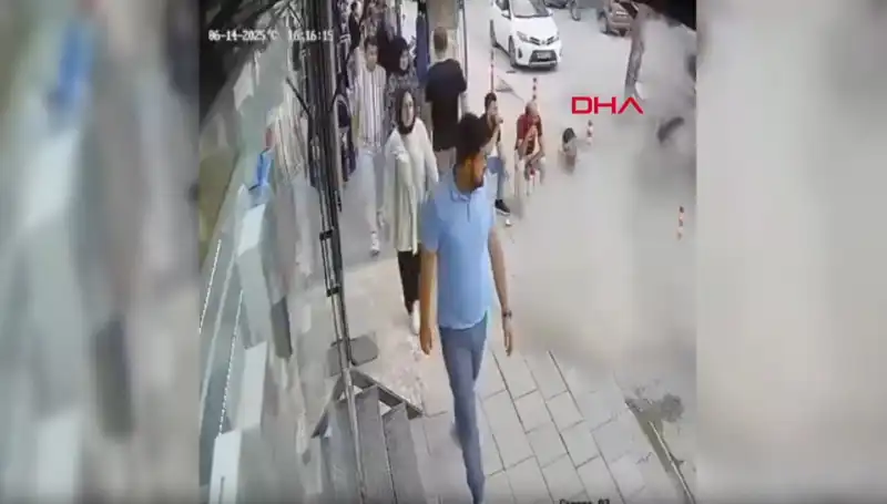 TIR Patlağı Korkuttu: Yerel Halk Fırtına Gibi Sıçradı!
