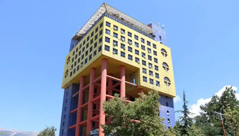 Dünyanın En Saçma Binasının Yerine Yepyeni Bir Proje Başlıyor!