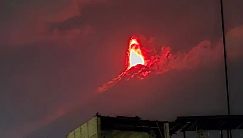 Fuego Yanardağı Patladı: 30 Bin Kişi Tahliye Olacak!