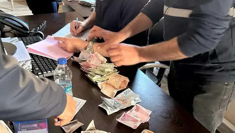 Antalya'da Dilenci Operasyonunda Şok Olay: 19 Bin Lira Ele Geçirildi!