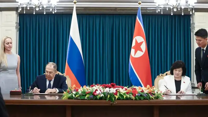 Lavrov ve Kuzey Koreli Bakanın Görüşmesi: Bölgesel Gelişmeler Üzerine Önemli Mesajlar