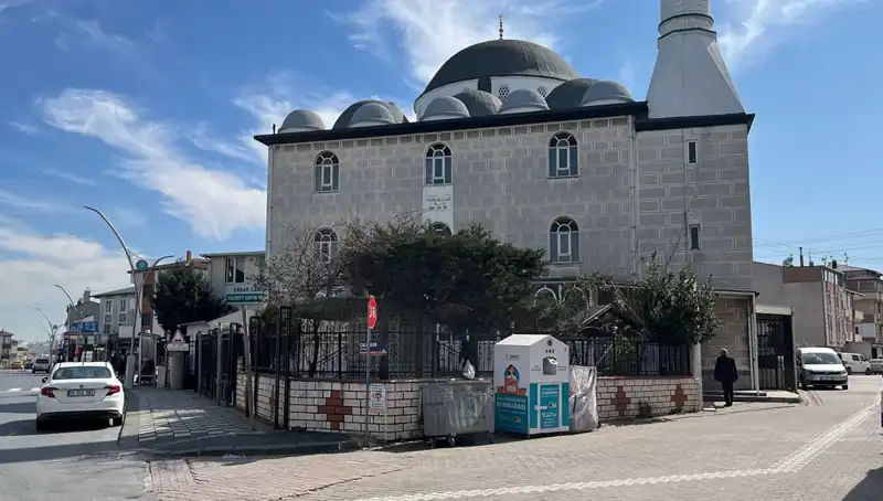 Cami Tuvaletinde Gizemli Cinayet: Kurbanın Kimliği ve Olayın Detayları