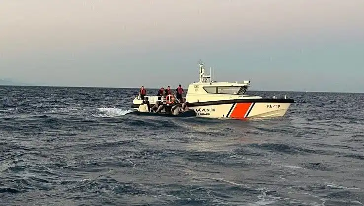 Ayvacık Açıklarında 17 Göçmen Kurtarıldı: Yeni Bir Dramın Perdesi Aralandı