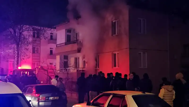 Çorum'da Bodrum Katında Yangın: 10 Kişi Dumandan Etkilendi