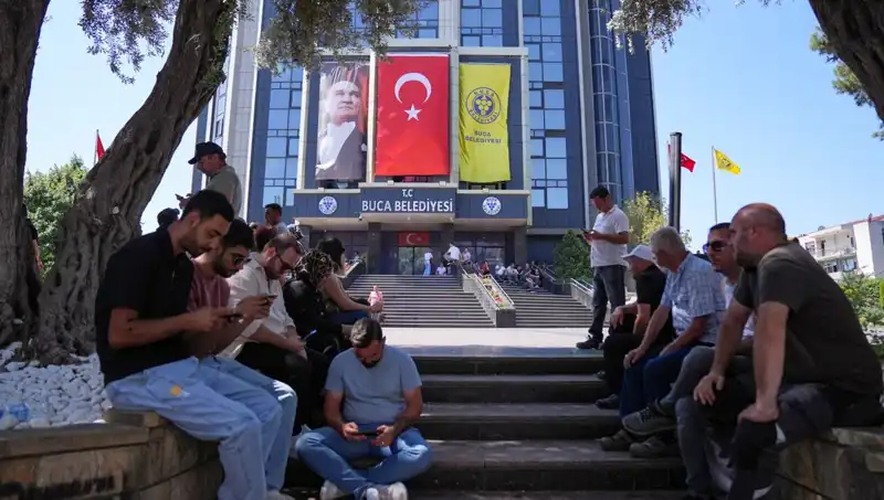 Ücretlerini Alamayan İşçiler, Çalıştıkları Fabrikada Oturma Eylemi Yaptı