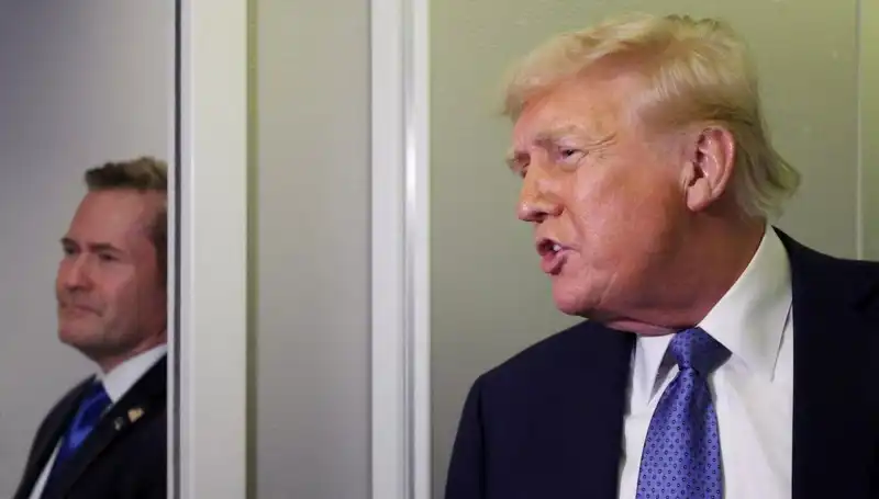 Trump'ın Şaşırtan Kararı: Mike Waltz Görevden Alındı ve Sızdırılan Planlar
