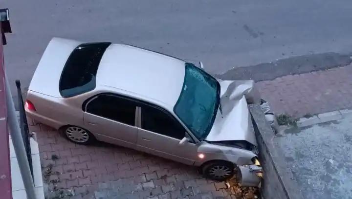 Kontrolsüz Araç Kazası: Duvara Çarpmanın Şok Edici Sonuçları