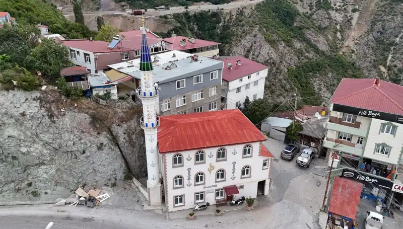 Yurdun Dört Bir Yanında Çelik Minare Siparişi Patladı: Maliyet 500 Bin Lira