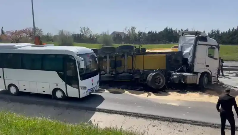 Büyükçekmece TEM Otoyolu'nda Feci Trafik Kazası: İşe Gitmek İsteyenler Mahsur Kaldı!