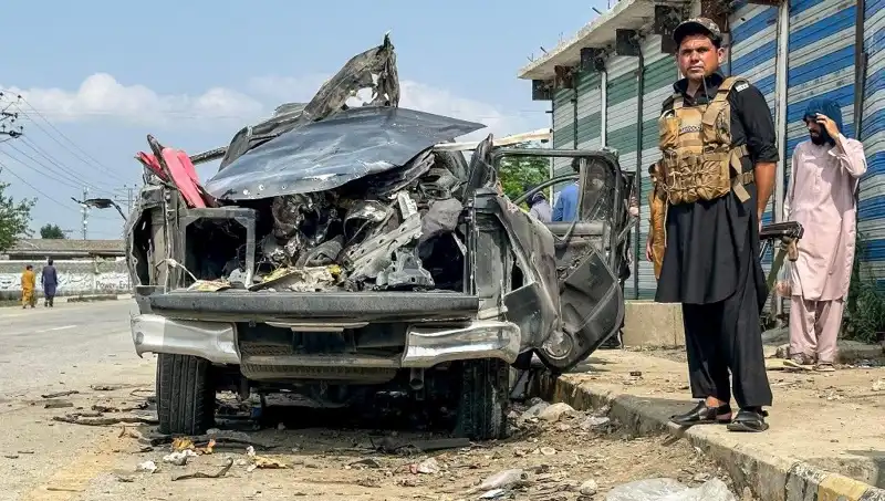 Pakistan’da Kanlı Patlama: Dört Hükümet Yetkilisi ve Polisi Hedef Aldı