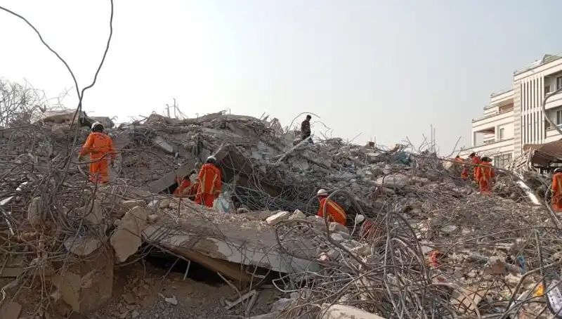 Türk Kurtarma Ekipleri Myanmar’da: 5 Gün Sonra Bir Mucizeyi Gerçekleştirdi