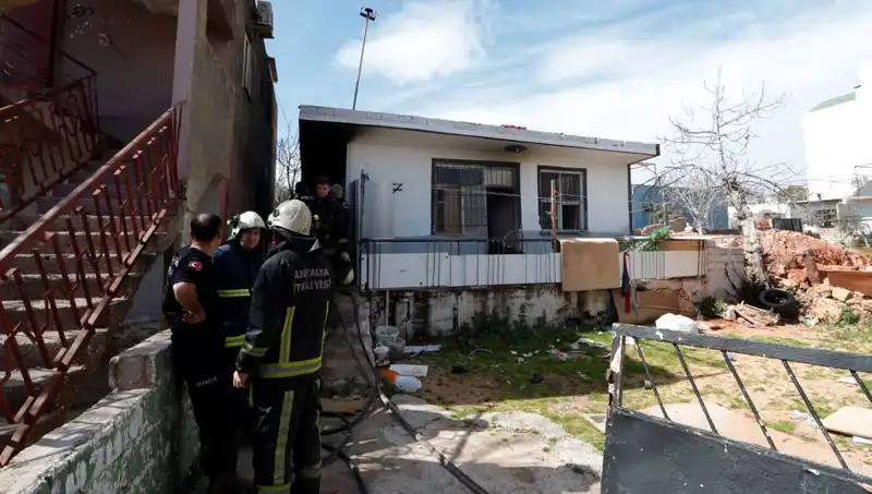 Antalya'da Gecekondu Yangını: Evler Alev Alev, Hayatlar Tehlikede