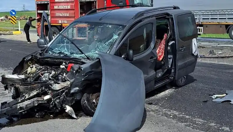 Ankara Yolunda Feci Kaza: Üç Yaralı Hastanede Tedavi Altında