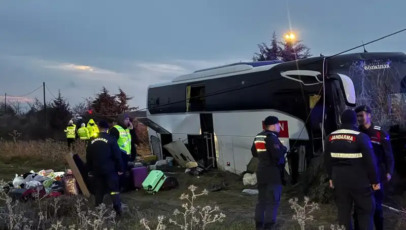 Çanakkale'de Feci Kaza: Kontrolden Çıkan Otobüs Şarampole Uçtu, 37 Yaralı
