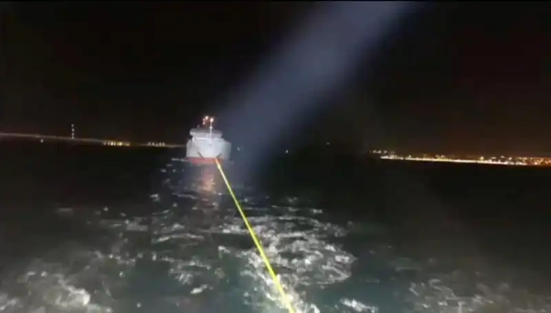 Çanakkale Boğazı'nda Gemi Arızası: Denizde Acil Durum!