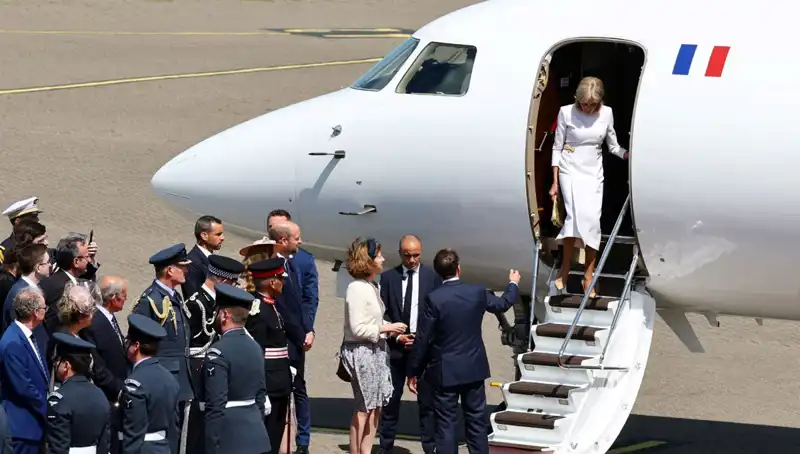 Eşi Brigitte Macron’un Elini Bırakmasının Gerçek Sebebi Ortaya Çıktı!