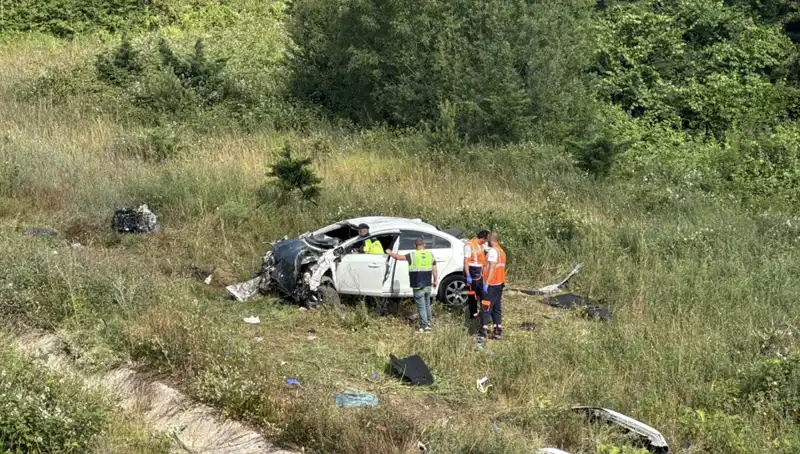 Kuzey Marmara Otoyolu'nda Dehşet Veren Kaza! Şarampole Devrilen Araçta Ne Oldu?
